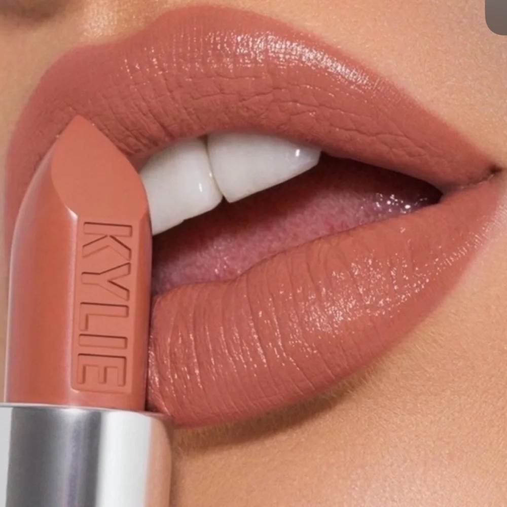 Kylie Jenner Cosmetics Dulce De Leche Creme Lipstick 0.12Oz Full Size New in Box